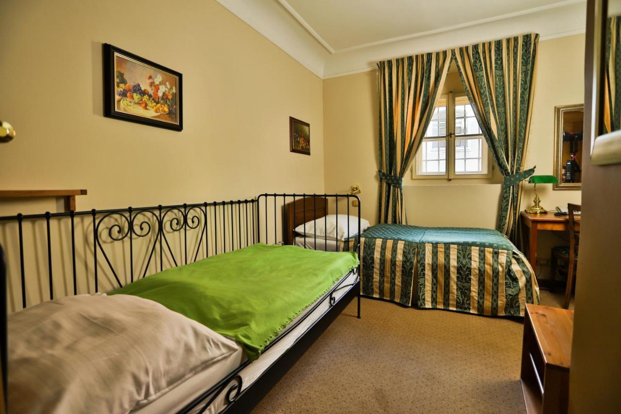 U Schnellu Hotel Praag Buitenkant foto