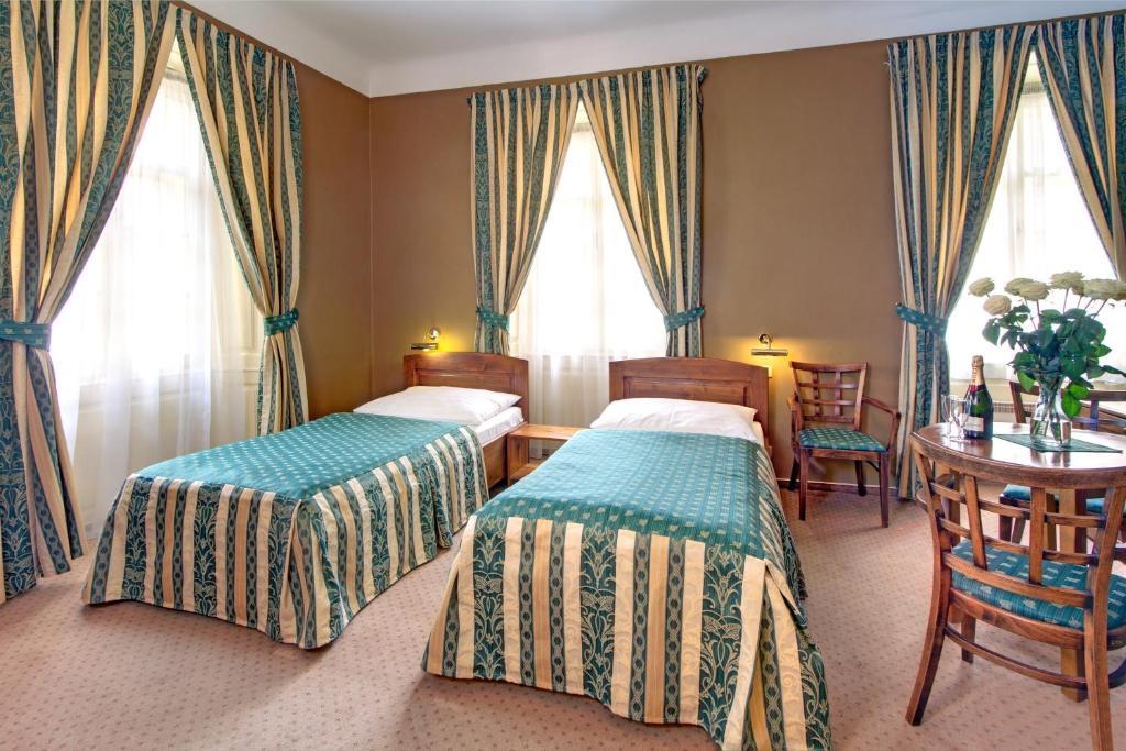 U Schnellu Hotel Praag Buitenkant foto